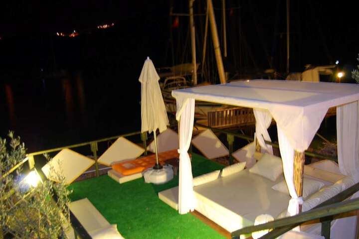 Sundeck 44 of 52