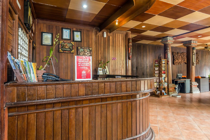 Entrance & Lobby