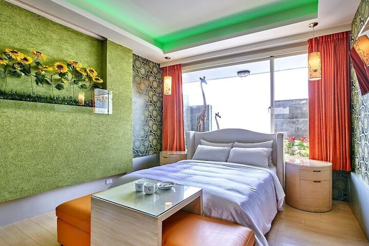 Room 5 of 50