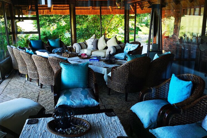 Lounge 25 of 50
