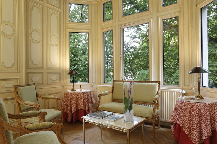 Lounge 67 of 75