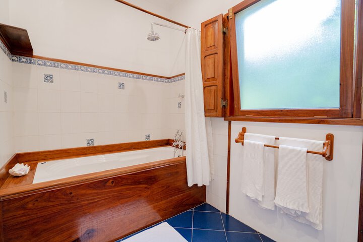 Room 42 of 111
