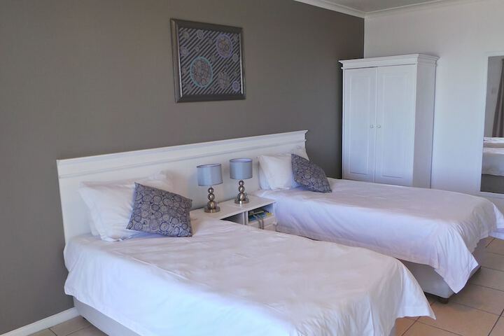Room 4 of 25