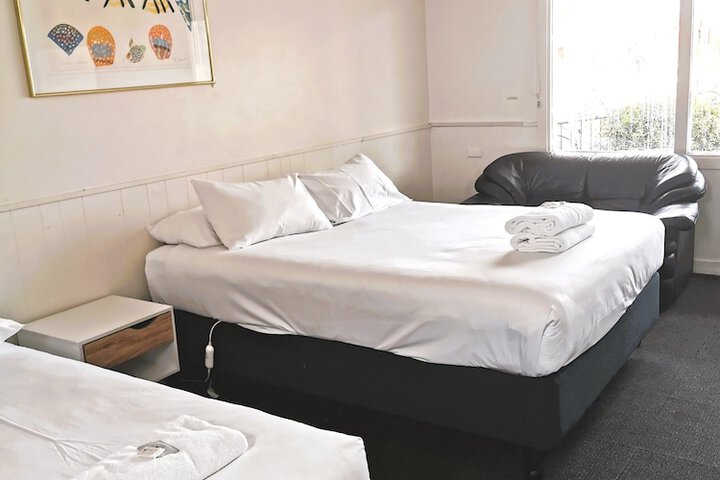 Room 25 of 99