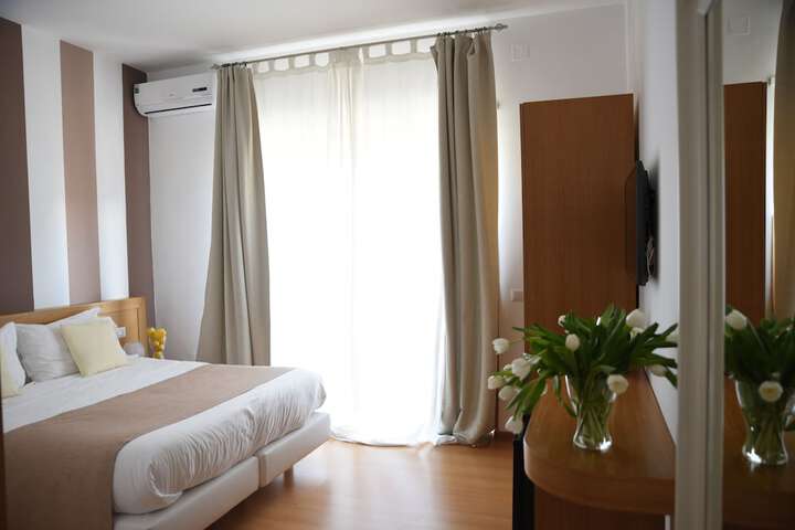 Room 6 of 38