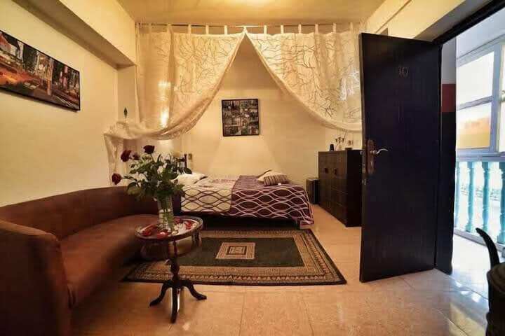 Room 9 of 20
