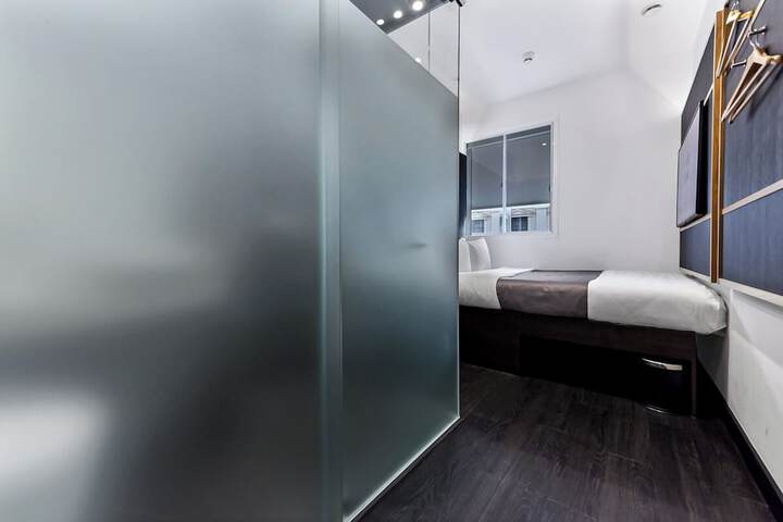Room 21 of 50