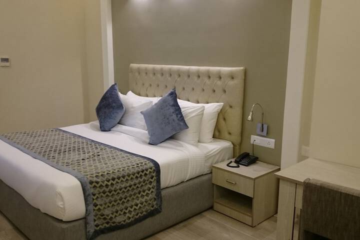 Room 9 of 30