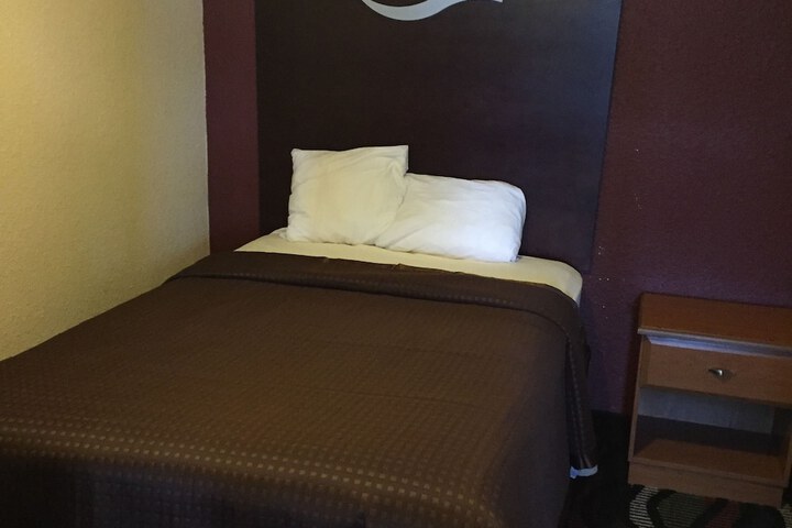 Room 8 of 23