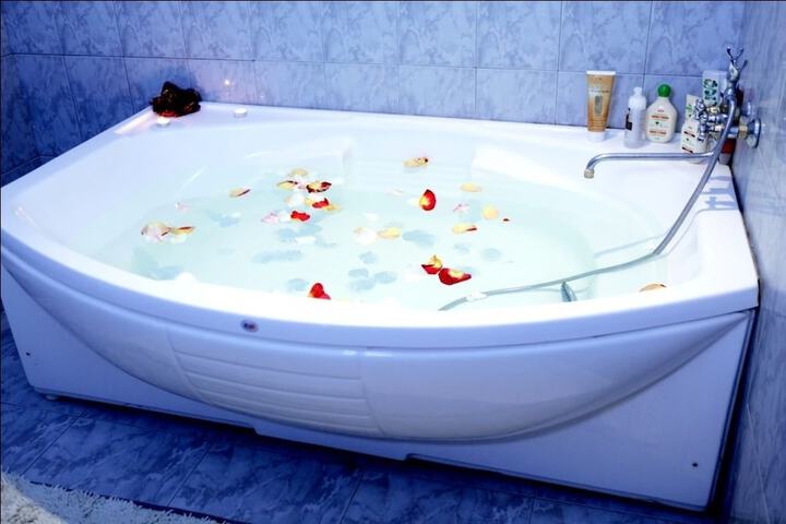 Hot Tub 27 of 34