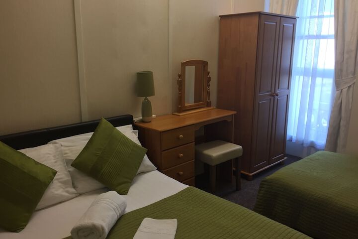 Room 10 of 40