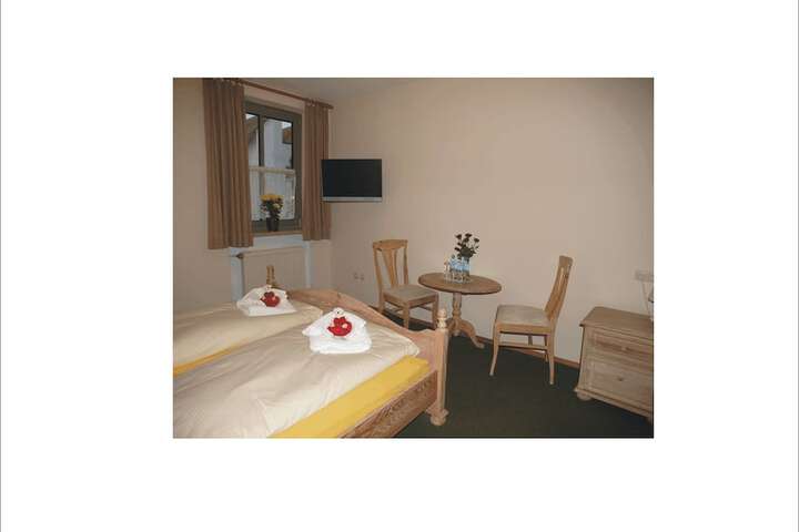 Room 2 of 38