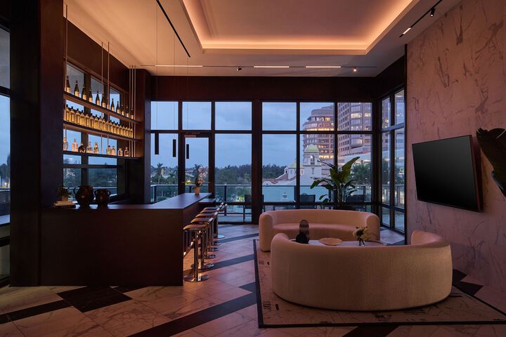 Lounge 80 of 95