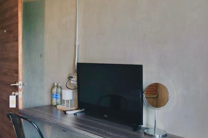 Room 4 of 15