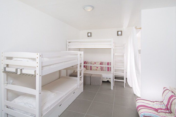 Room 10 of 49