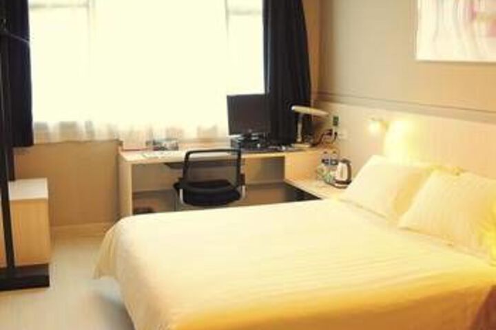 Room 5 of 9