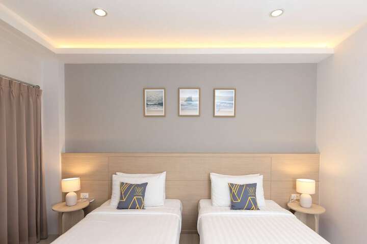 Room 12 of 38