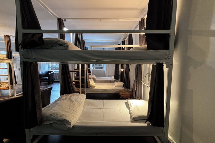 Room 53 of 75