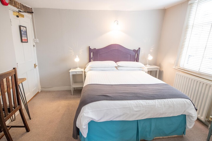 Room 10 of 27