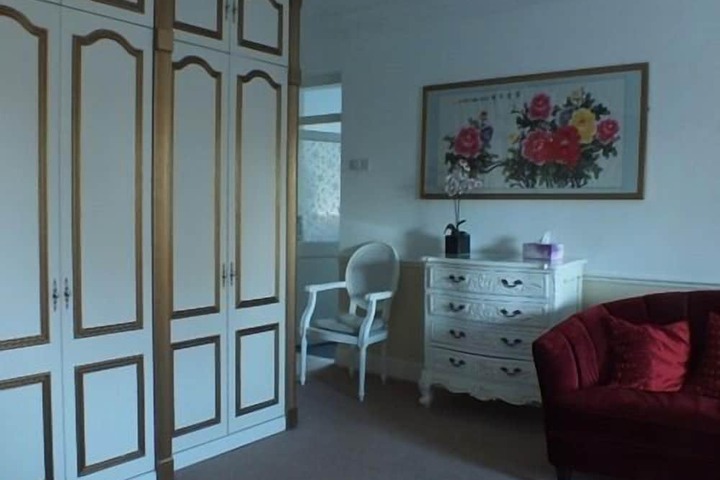 Room 10 of 30