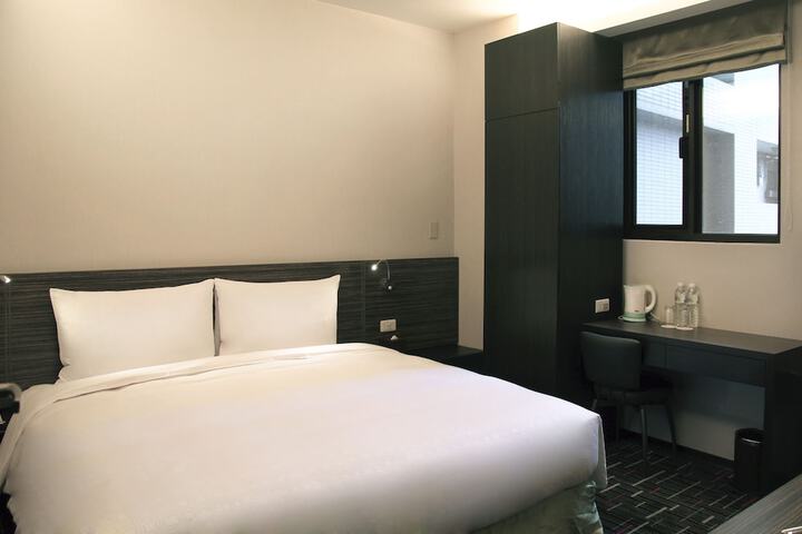 Room 16 of 37