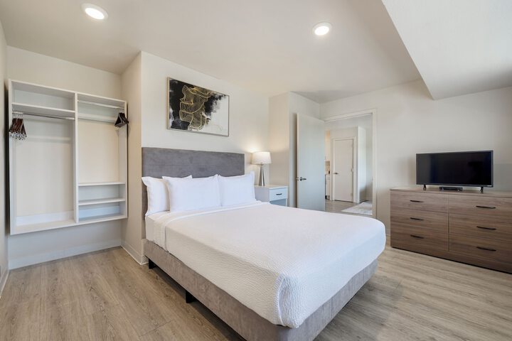 Room 9 of 36