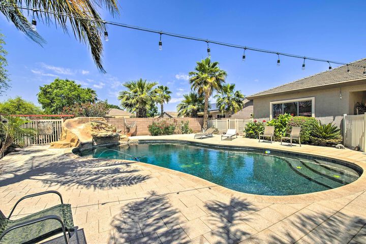 Pool Table Yard & Grill: Luxe Queen Creek Escape