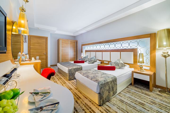 Room 4 of 114