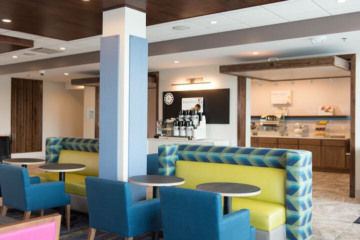 Breakfast/Coffee Service 13 of 30