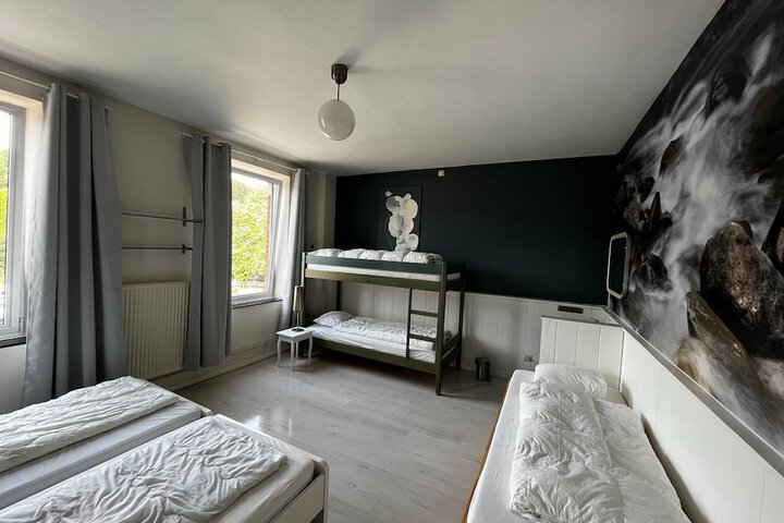 Room 9 of 38