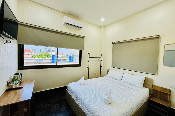 Room 11 of 25