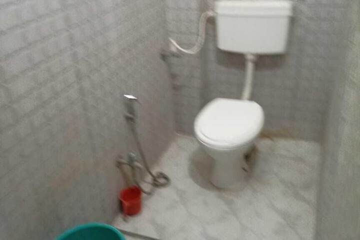Room 9 of 16