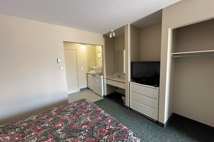 Room 2 of 20