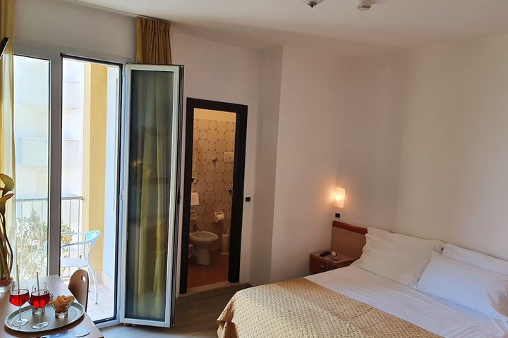 Room 12 of 35