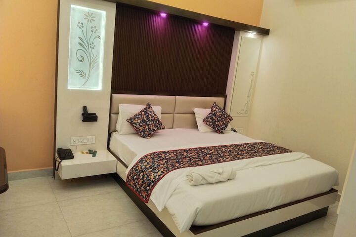 Room 17 of 27