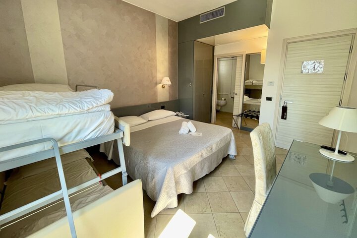 Room 34 of 119