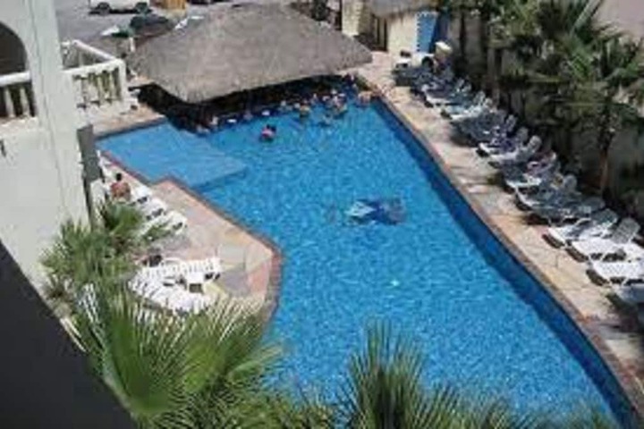 Hotel Pool