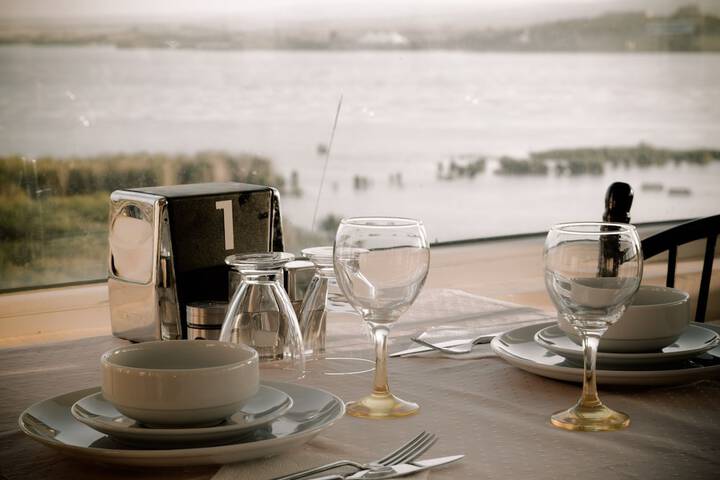 Dining 11 of 25