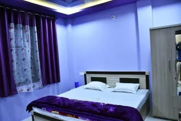 Room 4 of 11