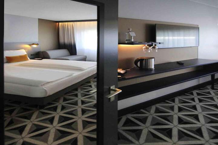 Room 9 of 46
