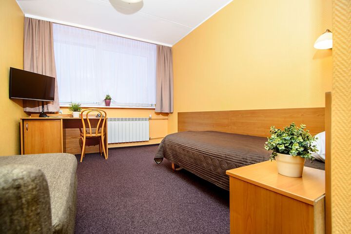 Room 10 of 77