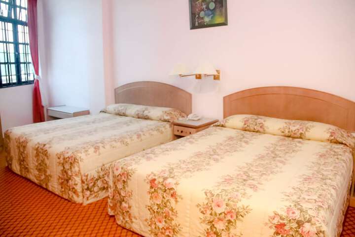 Room 12 of 33
