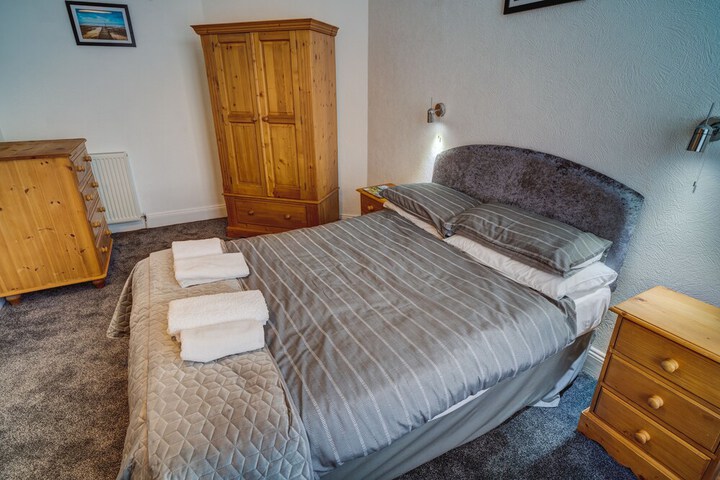 Room 6 of 160