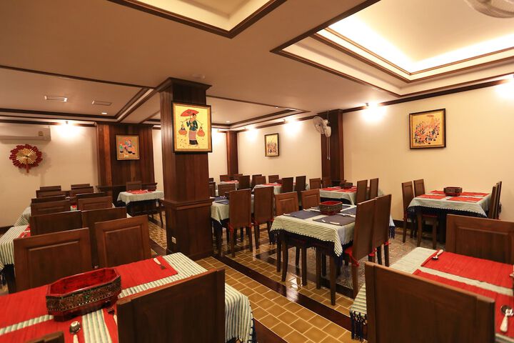 Dining 40 of 68