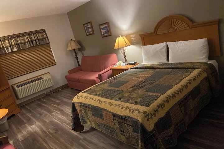 Room 4 of 106