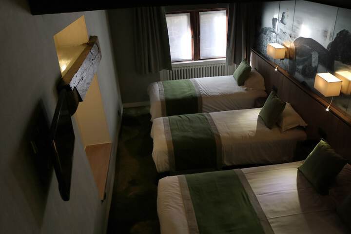 Room 37 of 94
