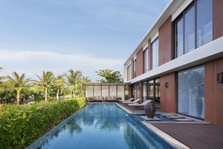 Pool 116 of 320