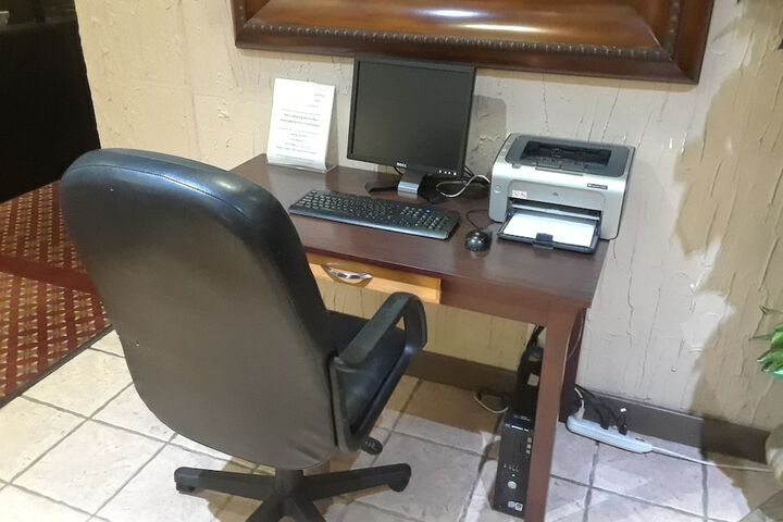 Business Center 32 of 37