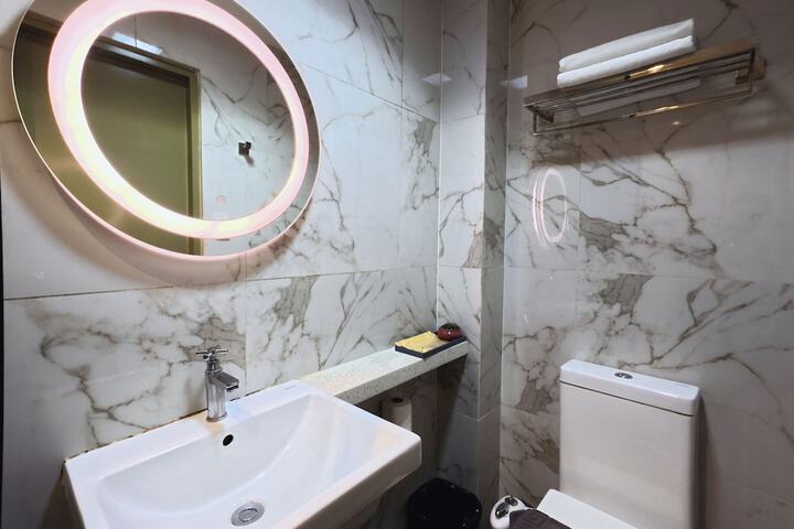 Room 14 of 28