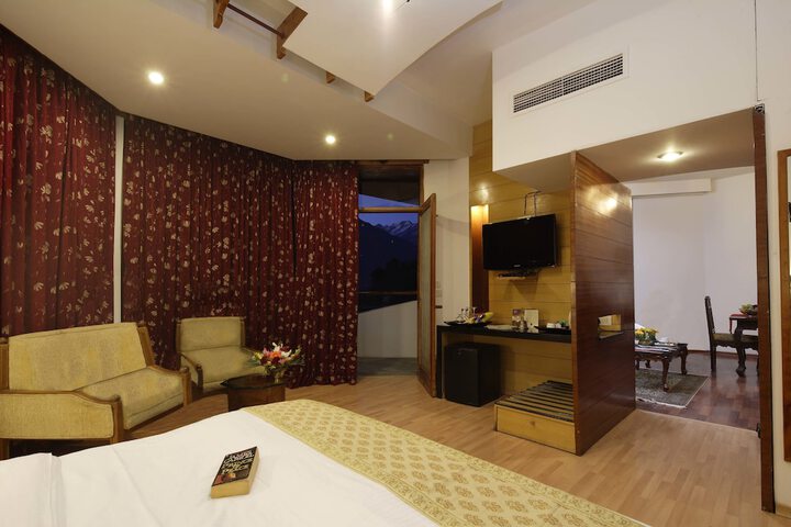 Room 10 of 76